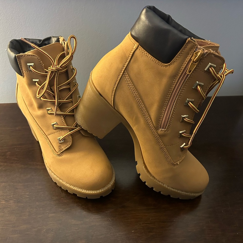 Heeled laced construction boots.